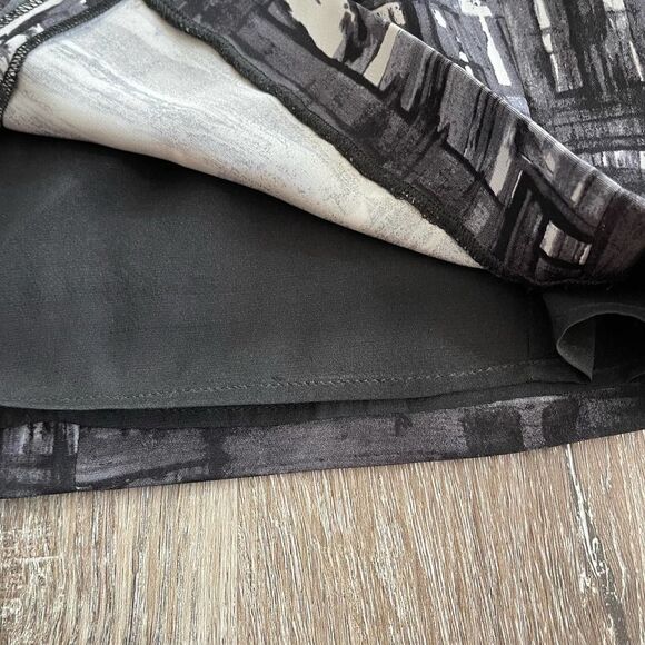 NWT Vince Black Graphic Silk Pencil Skirt - Size: 4 - Picture 9 of 9